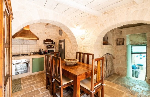 Putignano Villa | Trulli Nora con Piscina by Wonderful Italy