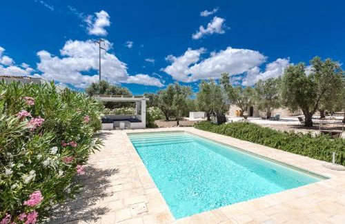Ceglie Messapica Villa | Trullo Lei di Borgo Paoli by Perle di Puglia