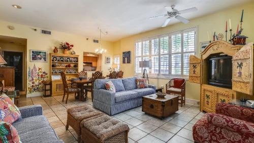 Truman Annex House | Trumans Hideaway by AvantStay Great Location w Patio Outdoor Dining BBQ Shared Pool Week Long Stays