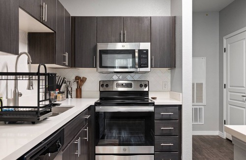 Deer Valley Apartment | TSMC - 2 Bedroom 2 Bath w/Pool and Gym #2035