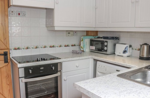 Clun Cottage | TUC - TIN, pet friendly, character holiday cottage in Clun