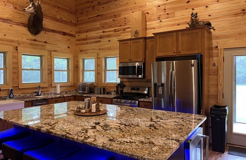 Fort Valley Cabin | Tucked away in the quiet countryside of Fort Valley, GA, the Inn is an ideal setting for corporate retreats, family reunions, or group getaways.