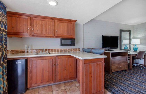 Casas Adobes House | Tucson's Serene Oasis with complimentary breakfast