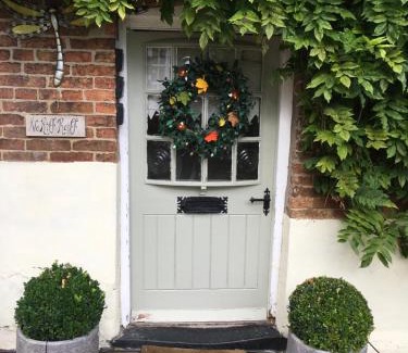 Elston Bed & Breakfast | Tudor Farm B&B