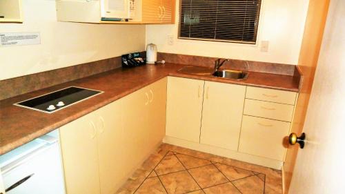 Tahunanui Hotel | Tudor Lodge Motel