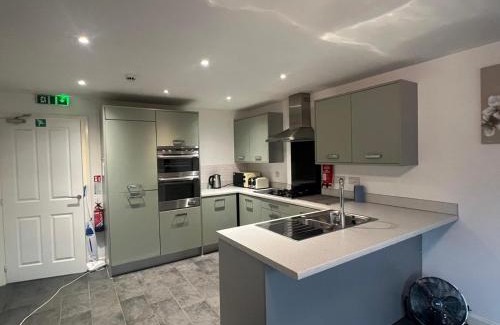 Gloucester Apartment | Tuffley 4 bedroom house