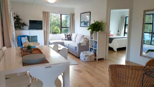 Martinborough House | Tui Cottage