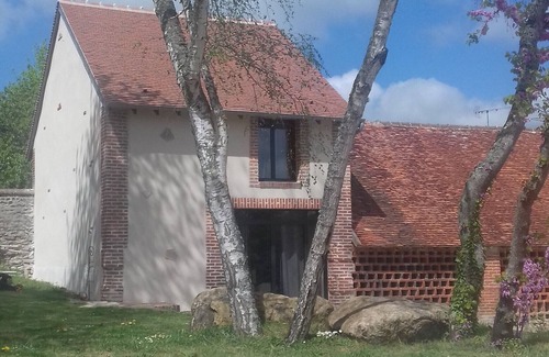Ousson-sur-Loire House | "Tuilerie de la Côte" T3 garden view