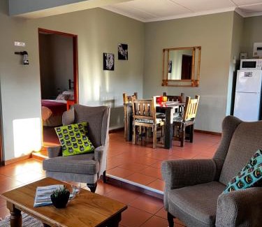 Oudtshoorn Apartment | Tuinhuis