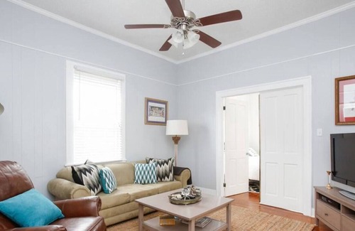 East Carrollton House | Tulane U: 5 beds, 2 bath, Parking!, Walk to Campus!
