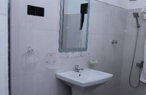 Rambukkana Hotel | Tulip Of Ceylon