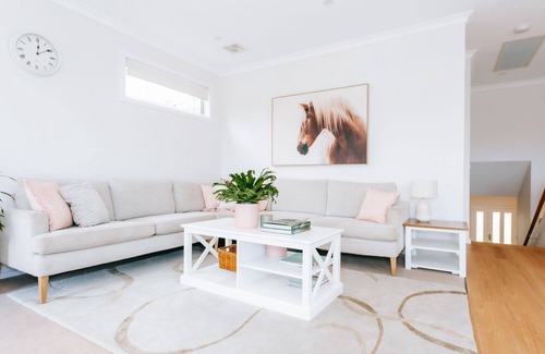 Balnarring House | Tully View Beach House Take it easy and revel in the spacious, cozy, sunlit family holiday home.