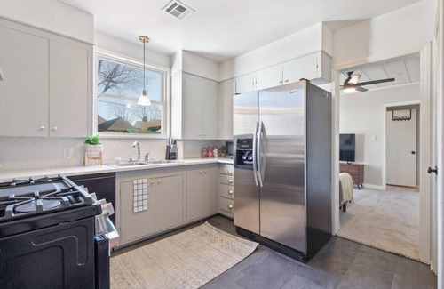 Tulsa House | Tulsa Vintage Chic Cottage |King Bed Expo TU Dtwn