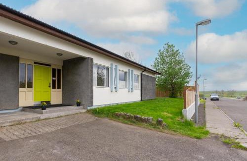 Laugarbakki Apartment | Túnfífill Guesthouse - Deluxe villa - free hot tub and sauna, cozy and quiet