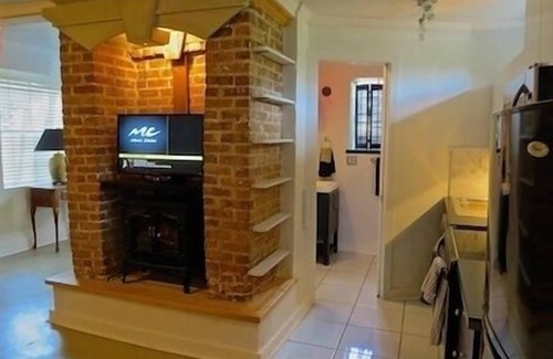 Governor's Walk House | Turn-Key Furnished Mid-Town Courtyard Bungalow