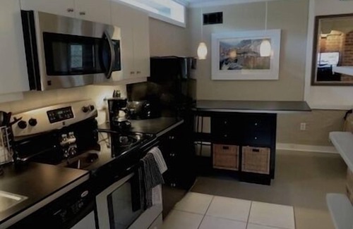 Governor's Walk House | Turn-Key Furnished Mid-Town Courtyard Bungalow