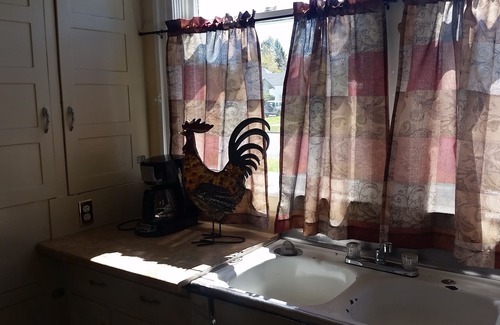 Baker City House | Turn Of The Century Charm - Walk to Town DISCOUNTS FOR SKIING?
