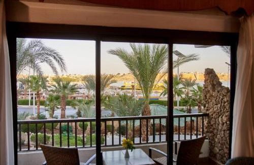 Ras Umm Sid Resort | Turquoise Beach Hotel