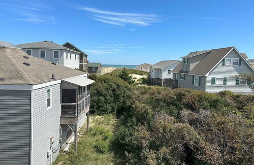 South Nags Head House | Turquoise : Cozy & bright with a wall of windows and lovely views