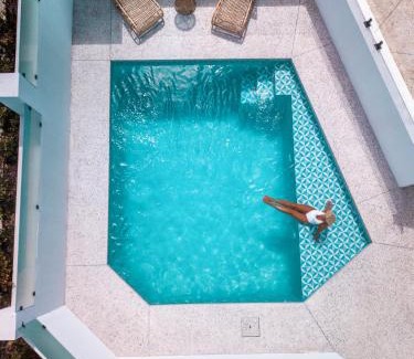 Scarborough House | Turquoise Waters Retreat
