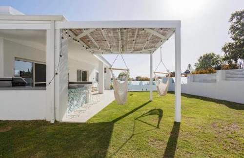 Scarborough House | Turquoise Waters Retreat