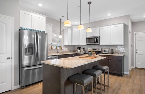 Bermuda Bay House | Turquoise Waves at Devonshire Place