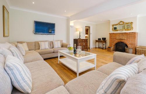 Thorpeness House | Turret House, Thorpeness - Close to the beach, Thorpeness Lake , Thorpeness Hotel, Golf and Country Club - Aldeburgh Coastal Cottages