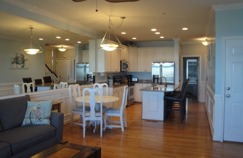 Sunset Point House | Turtle Bay 15 - Riverfront - Dock & Pool