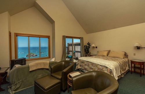Trinidad Bed & Breakfast | Turtle Rocks Oceanfront Inn