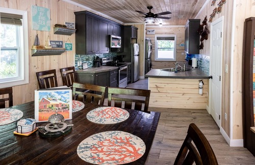Spanish Wells House | Turtle Shell/Beach/Umbrella/Chairs/Kayak/Free Golf Cart/Quiet Dead End Street