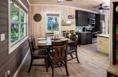 Spanish Wells House | Turtle Shell/Beach/Umbrella/Chairs/Kayak/Free Golf Cart/Quiet Dead End Street