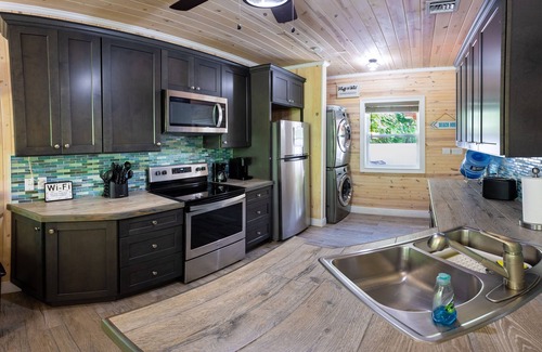 Spanish Wells House | Turtle Shell/Beach/Umbrella/Chairs/Kayak/Free Golf Cart/Quiet Dead End Street