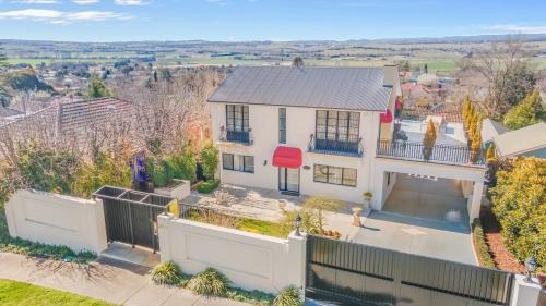 Bathurst House | Tuscan Dream on Keppel - Spectacular Views