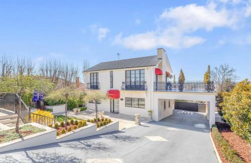 Bathurst House | Tuscan Dream on Keppel - Spectacular Views