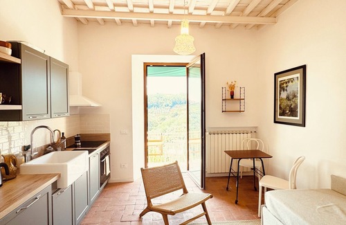 Aquilea Apartment | Tuscan Duplex with Breathtaking Views just 10 minutes away from Lucca