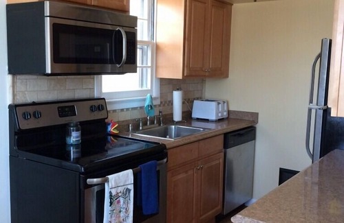 Gold Coast Condo | TV, Window A/C, Outside Shower and Porch
