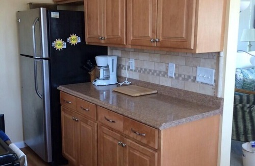 Gold Coast Condo | TV, Window A/C, Outside Shower and Porch
