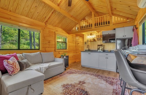 Herndon Cabin | Twilight Escape nTiny home in Herndon Pa
