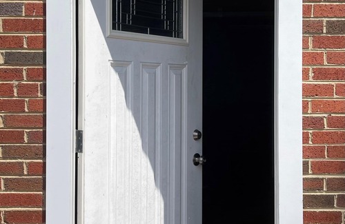 Silver Spring House | TWIN BED - PILLOW - SHOWER - FRIDGE - MW - 62.