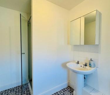 Woolsington Apartment | Twin Farms Apartment, Super location, with parking