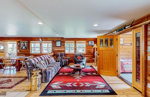Garden Valley House | Twin Feathers Cabin