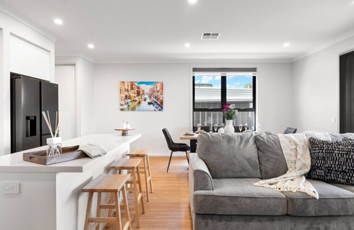 Aldinga Beach House | Twin Paradise - 8BR Paradise Point & Palms