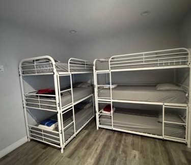 Downtown Los Angeles Hostel | Twin Pineapple Hostel