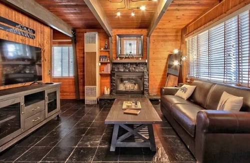 Sugarloaf Cabin | Twin Pines Winter Wonderland - Spa & Fire Pit