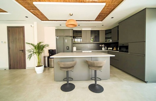 Al Barsha 1 Condo | Twin room in Private villa