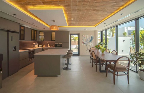 Al Barsha 1 Condo | Twin room in Private villa
