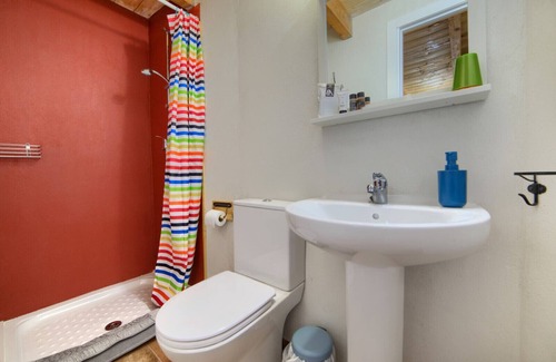 Ejulve House | Twin room-Private Bathroom-Mountain view-Azul