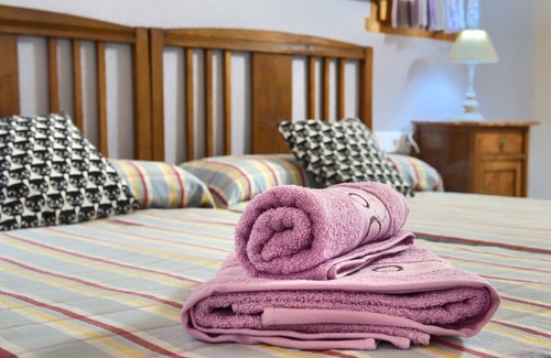 Ejulve House | Twin room-Private Bathroom-Mountain view-Azul