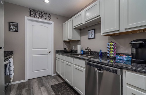 Branson Condo | Twin Trails-No Stairs! Sleeps 16! Updated and ideal for families- Close to Strip