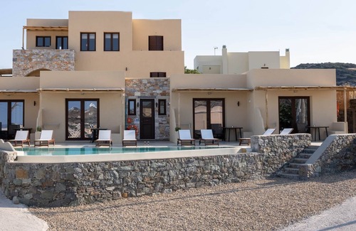 Syros House | Two (2) Apartments with Pool